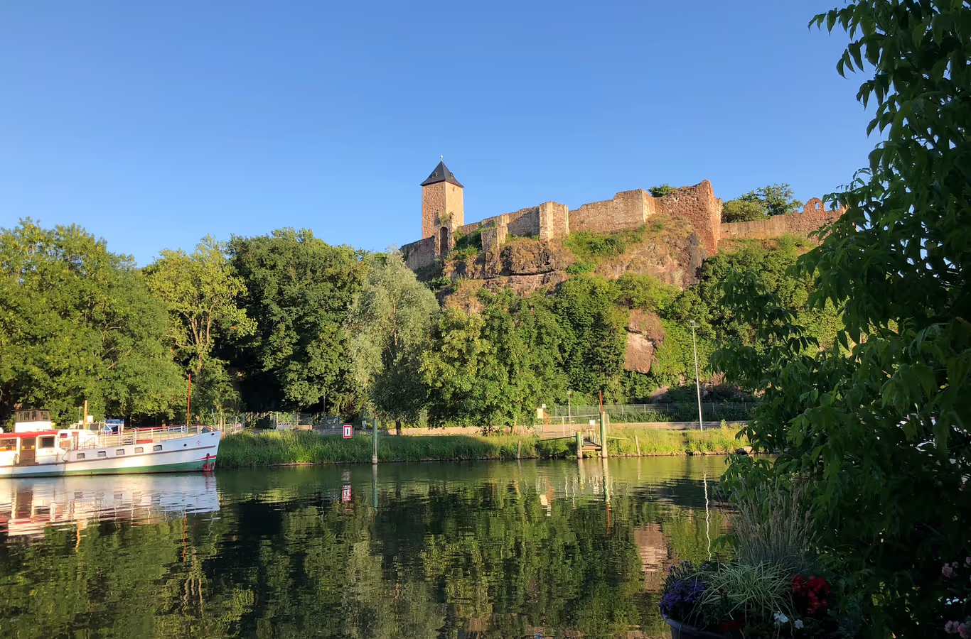 Ferienwohnung in Halle mit Blick auf die Burg Giebichenstein