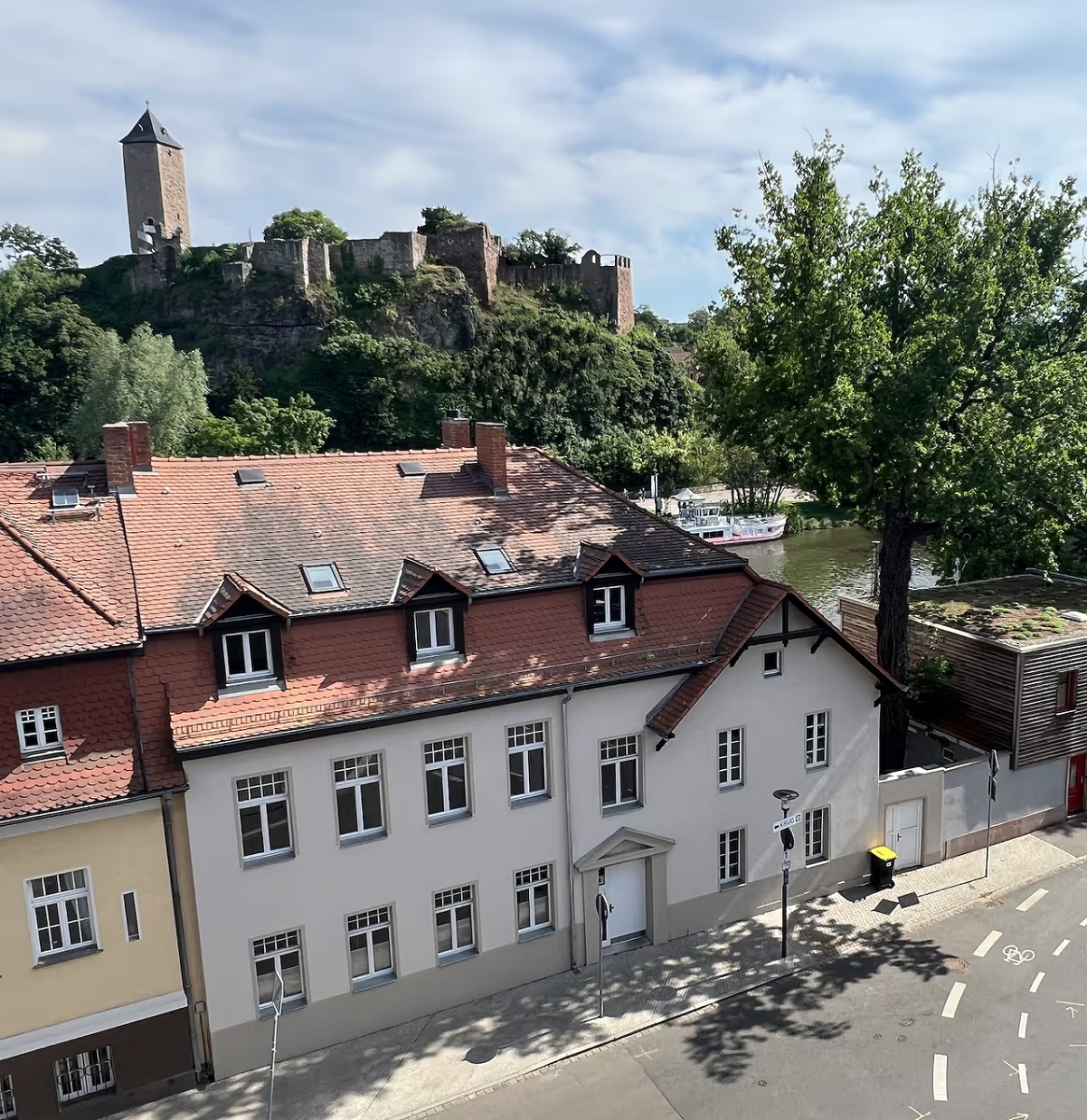 Blick aus dem fenster der Ferienwohnung in Halle