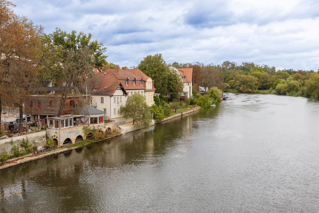 Blick auf die Saale von der Ferienwohnung in Halle